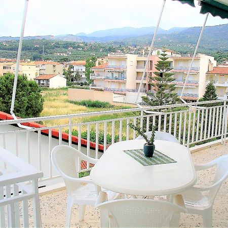 Mondo Cosseri Akrata Apartment ภายนอก รูปภาพ
