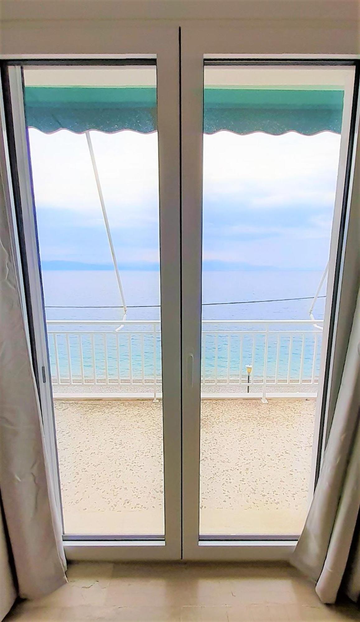 Mondo Cosseri Akrata Apartment ภายนอก รูปภาพ