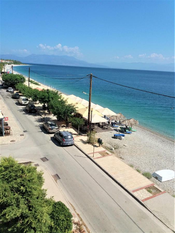 Mondo Cosseri Akrata Apartment ภายนอก รูปภาพ